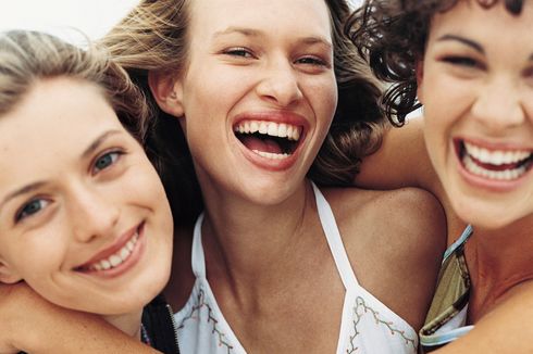 7 Manfaat Tersenyum untuk Kesehatan yang Sayang Dilewatkan