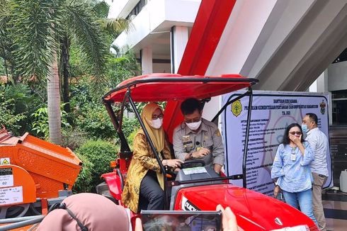 Serahkan Bantuan Alsintan untuk Unhas, Mentan: Kita Jadikan Semuanya Petani Milenial