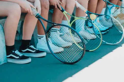 Tips Memilih Perlengkapan Tenis hingga Outfit yang Pas untuk Pemula