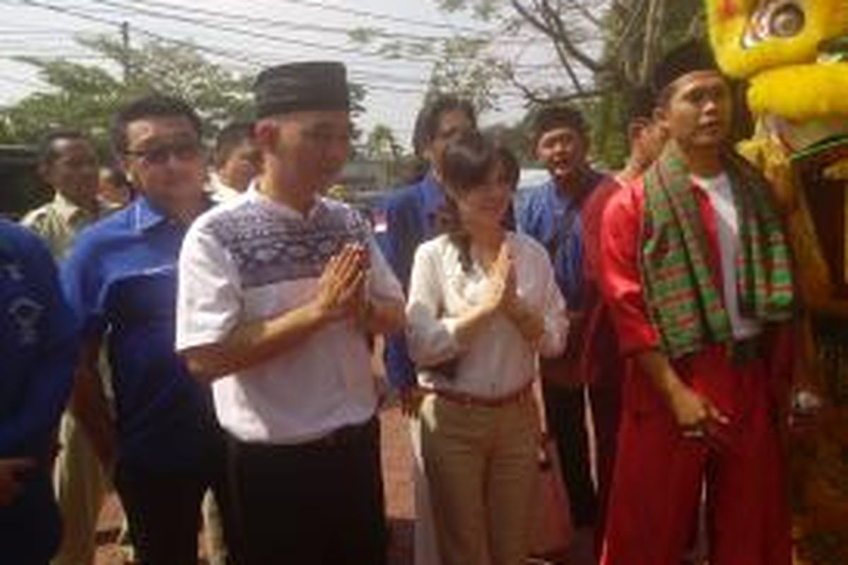 Ikhsan Modjol dan Li Claudia tiba dalam acara deklarasi yang diadakan Senin (27/7/2015) bertempat di Restoran Kampoeng Anggrek.