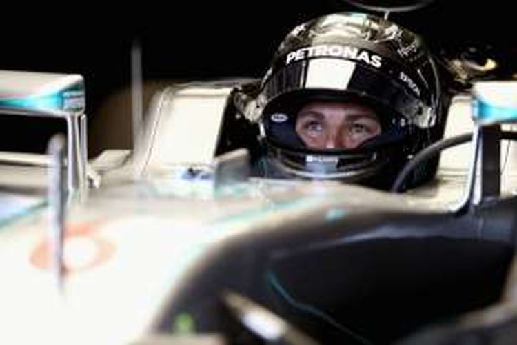 Pebalap Mercedes asal Jerman, Nico Rosberg, bersiap untuk menjalani sesi latihan GP Amerika Serikat di Circuit of The Americas (COTA), Jumat (21/10/2016).