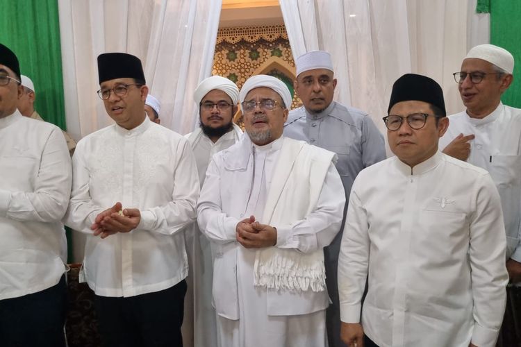Bacapres dan bacawapres Koalisi Perubahan untuk Persatuan (KPP) Anies Baswedan dan Muhaimin Iskandar bersama mantan pimpinan Front Pembela Islam (FPI) Habib Rizieq Shihab di Petamburan, Jakarta Barat, Rabu (27/9/2023).