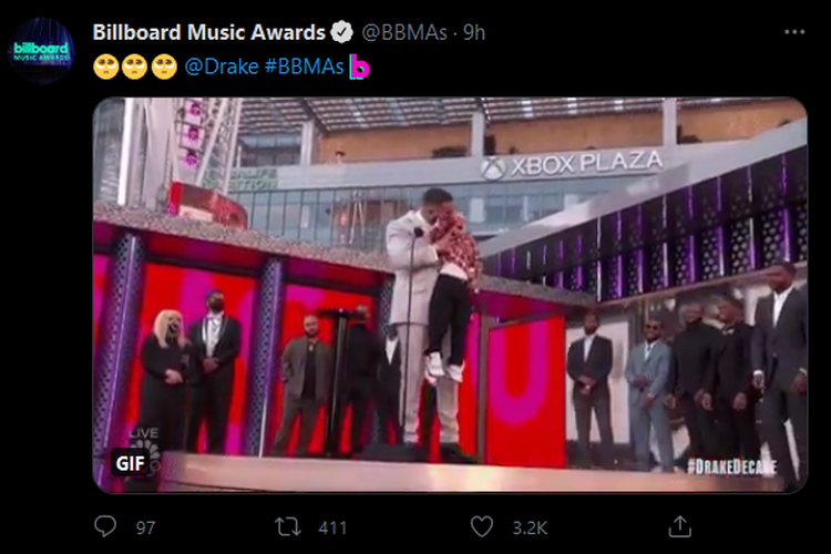 Penyanyi sekaligus rapper Drake baru saja menerima penghargaan Artist of the Decade di ajang Billboard Music Awards 2021,  Minggu (23/5/2021).