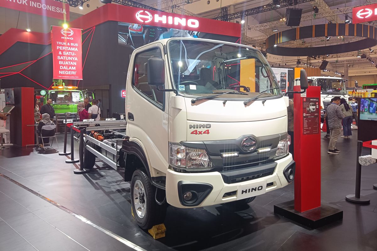 Hino luncurkan Microbus 115 SDBL 4x4 dan 500 FM 280 JD R Retarder di GIIAS 2023