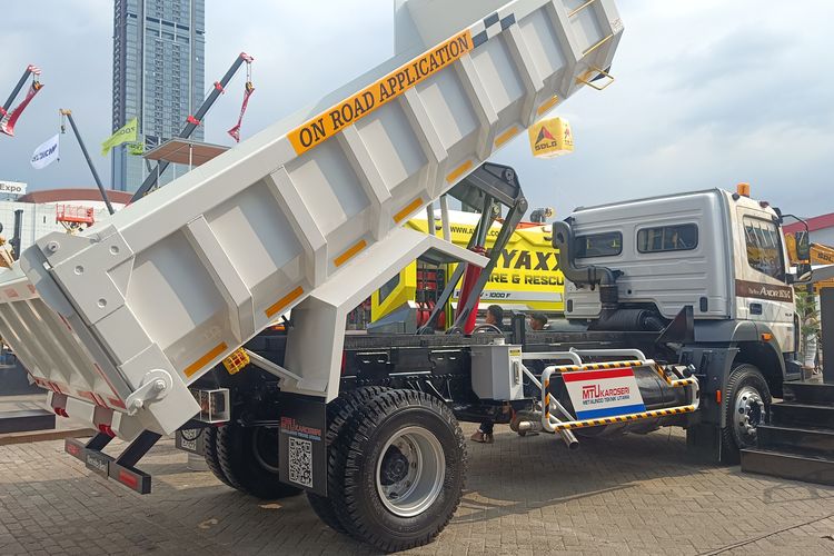 Mercedes-Benz Axor 2528 aplikasi dump truck