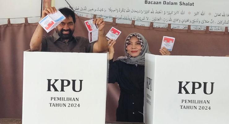 Santai dan Berbeda, Dua Calon Gubernur Aceh Gunakan Hak Pilih di Pilkada 2024