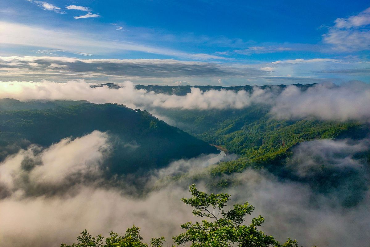 Keindahan pemandangan di Kebun Buah Mangunan Yogyakarta, bagai negeri di atas awan.