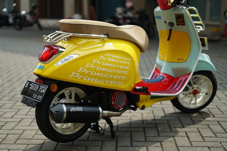 Vespa Primavera Sean Wotherspoon Awkarin