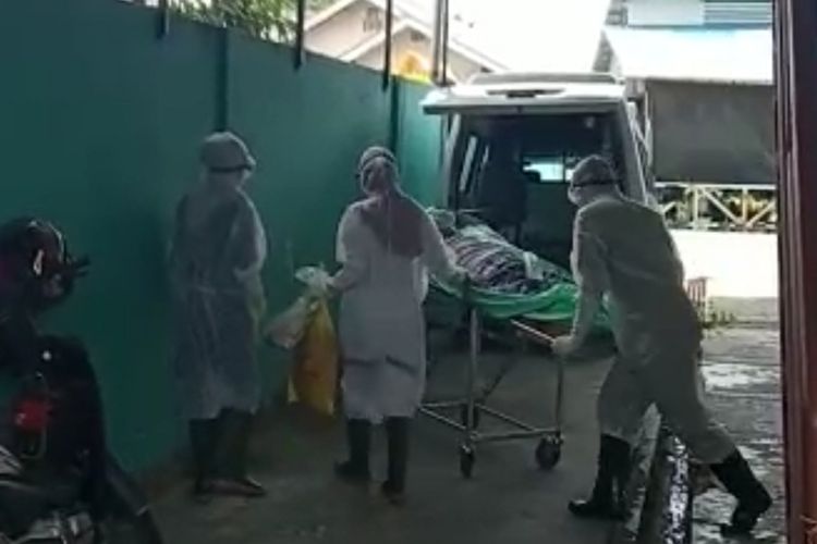 Satu pasien yang diduga terinveksi virus corona setelah berkunjung dari Rumah sakit yang ada di Singapura sampai saat ini masih ditempatkan di ruang isolasi Rumah Sakit Umum Provinsi (RSUP) Raja Ahmad Thabib Tanjungpinang, Kepulauan Riau (Kepri).