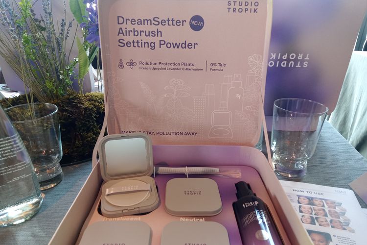 DreamSetter Airbrush Setting Powder dari Studio Tropik dirancang dengan teknologi anti polusi dan bebas talc yang menandai inovasi baru make up.
