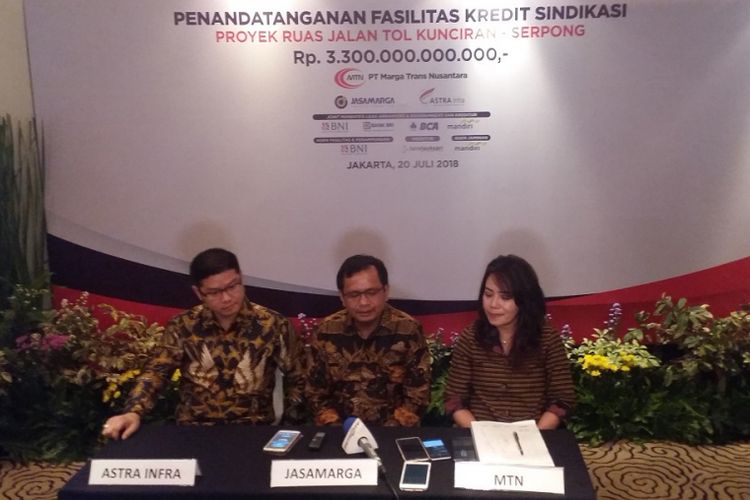 Konferensi pers seusai penandatanganan fasilitas kredit sindikasi bernilai Rp 3,3 triliun untuk proyek jalan tol Kunciran-Serpong, Jumat (20/7/2018) di Jakarta.