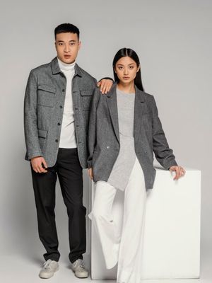 Tak harus pink, ini 7 inspirasi dresscode Valentine yang stylish dan elegan. Tampil beda, tetap romantis di 14 Februari.