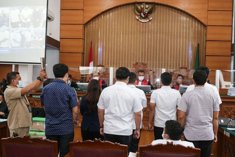 Saksi-saksi yang dihadirkan Jaksa Penuntut Umum dalam sidang kasus pembunuhan berencana terhadap Nofriansyah Yosua Hutabarat atau Brigadir J di Pengadilan Negeri (PN) Jakarta Selatan, Senin (21/11/2022). Pada sidang hari ini, Jaksa Penuntut Umum (JPU) menghadirkan 11 orang saksi untuk terdakwa Richard Eliezer atau Bharada E, Ricky Rizal dan Kuat Ma'ruf.