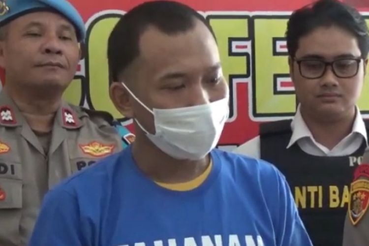 Pelaku pencurian kendaraan orangtua sendiri di Surabaya, Rabu (9/7/2025).