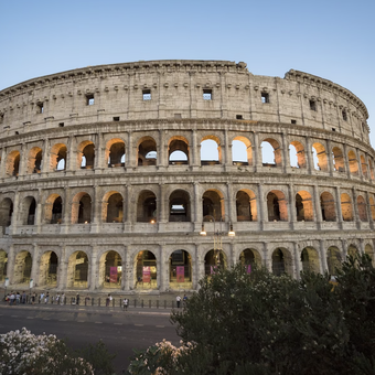 Colloseum di Italia yang dianggap salah satu dari tujuh keajaiban dunia.