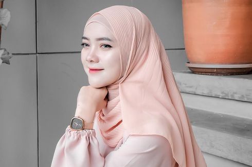 Tren Hijab Kembali ke Pasmina Jenis Plisket, Apa Itu?