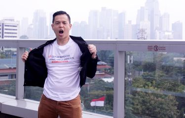 Ernest Prakasa sutradara film Imperfect saat promo film di di Kantor Redaski Kompas.com, Menara Kompas, Jakarta,Rabu ( 4/12/2019).