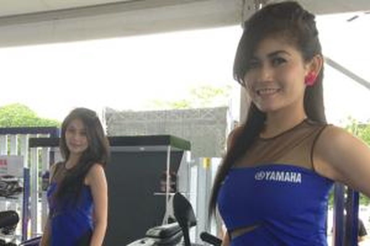 Wanita cantik ini menghiasi pameran yang dihelat Yamaha ASEAN Cup Race di Sentul, Bogor.