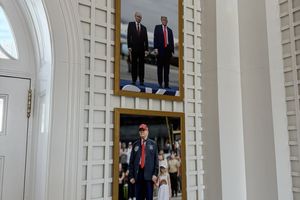 Makin “Mesra”, Trump Pajang Foto Dirinya dan Putin di Gedung Putih