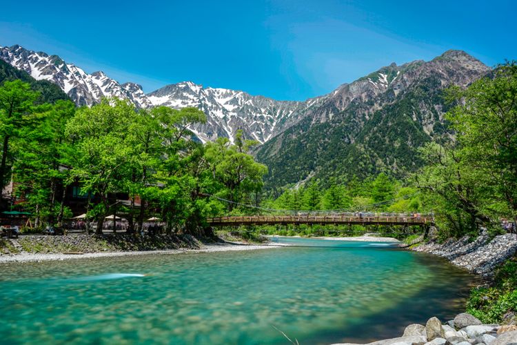 Ilustrasi bentang alam Kamikochi dan Pegunung Alpen Jepang