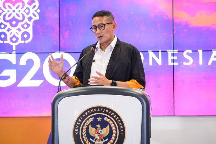 Menparekraf Sandiaga Uno dalam Weekly Press Briefing, Senin (4/10/2022). Sandiaga Uno menilai UMKM perlu diperkuat di tengah adanya ancaman resesi global. 