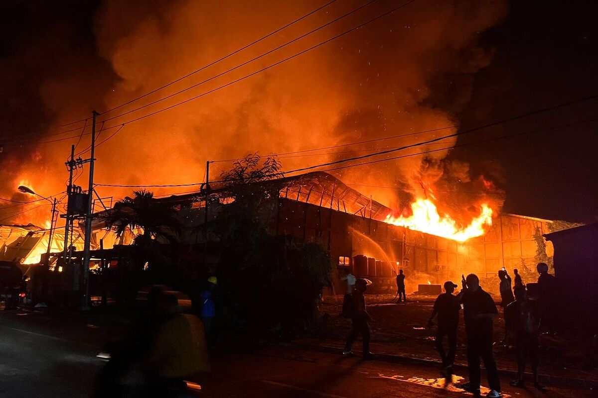 Kebakaran Hebat di Gudang Obat Jayapura, Kerugian Masih Dihitung