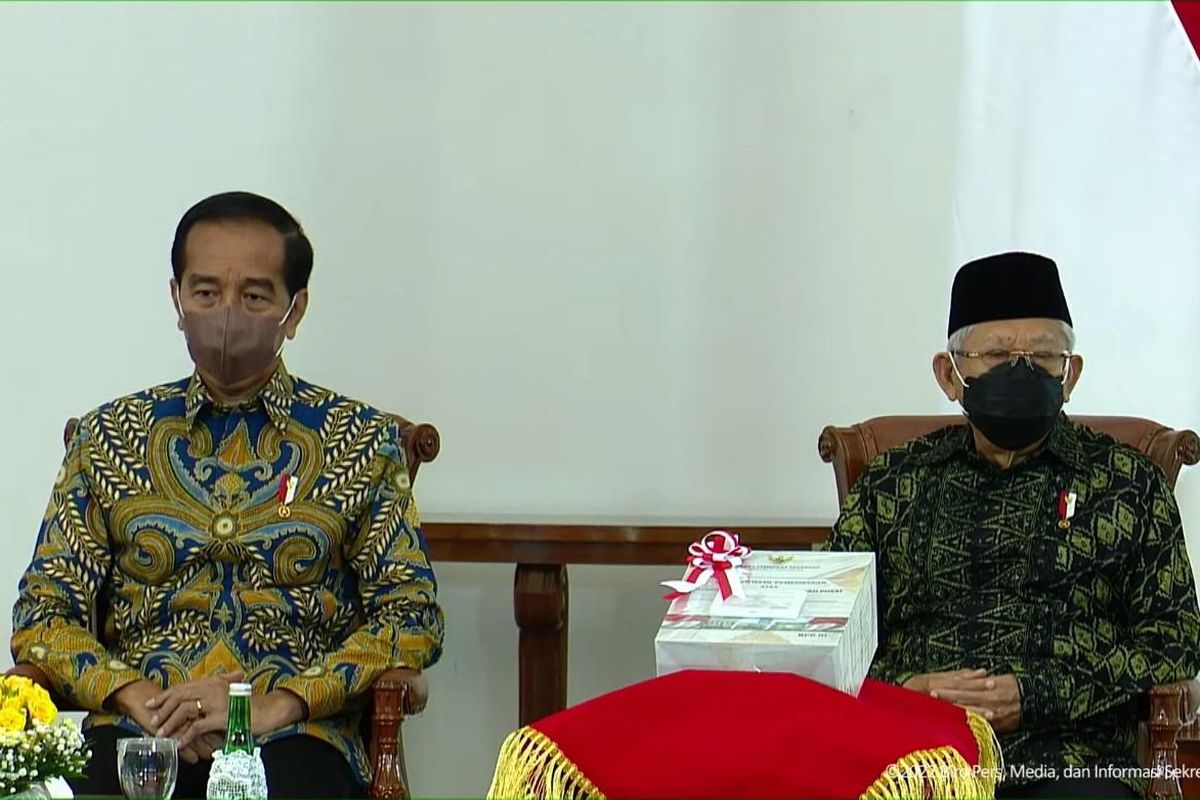 Presiden Joko Widodo dalam acara Penyampaian Laporan Hasil Pemeriksaan atas LKPP Tahun 2021 oleh Badan Pemeriksa Keuangan di Istana Kepresidenan Bogor, Kamis (23/6/2022).