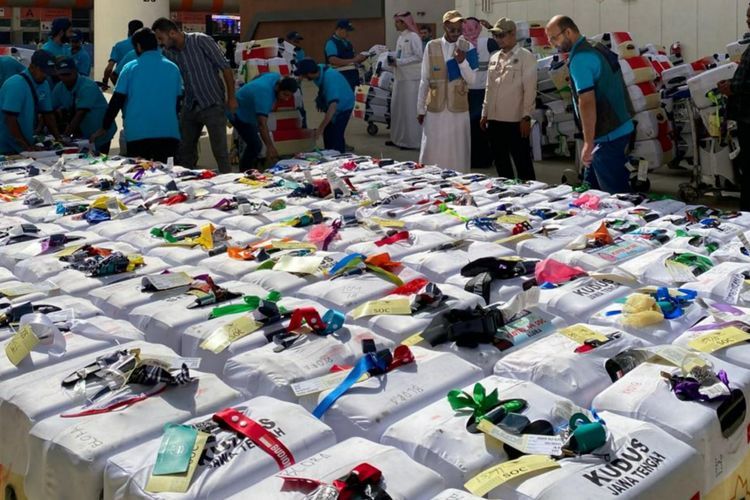 Koper jemaah di Bandara Jeddah, Arab Saudi.