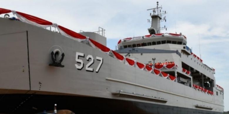 KRI Teluk Wondama-527 is part of the Indonesian Navy's primary weaponry defense system. 