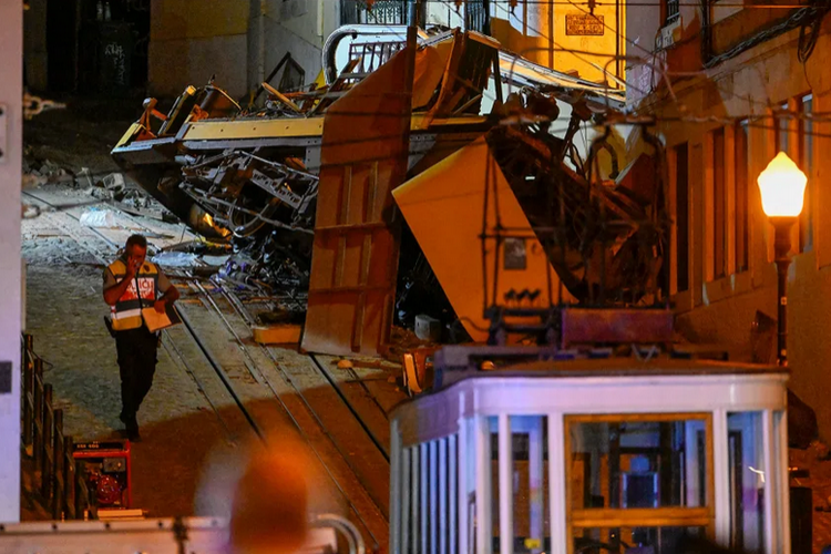 Sebanyak 16 orang tewas dan 21 orang luka-luka dalam kecelakaan maut kereta funicular legendaris di Lisbon, Portugal pada Rabu (10/9/2025) sore waktu setempat.