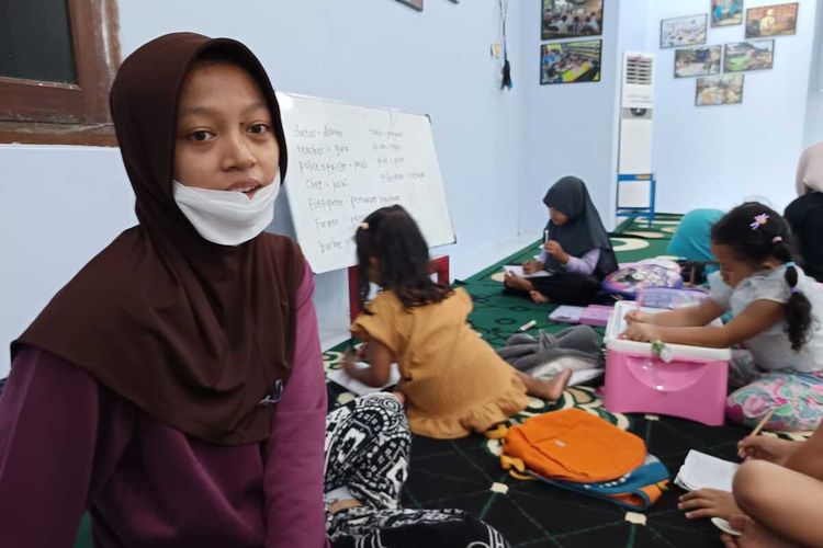 Kisah Keisha, Siswi SMA Mengajar Bahasa Inggris Gratis bagi Anak-anak di Magetan