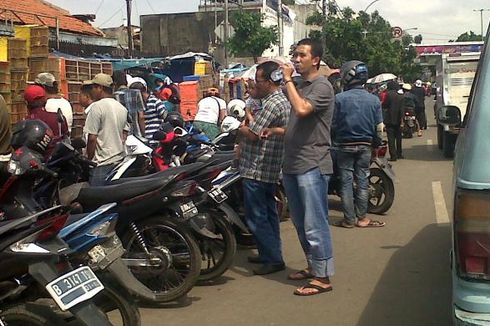 PKL dan Parkir Liar di Jatinegara Menjamur, Jalan Matraman Raya Macet  