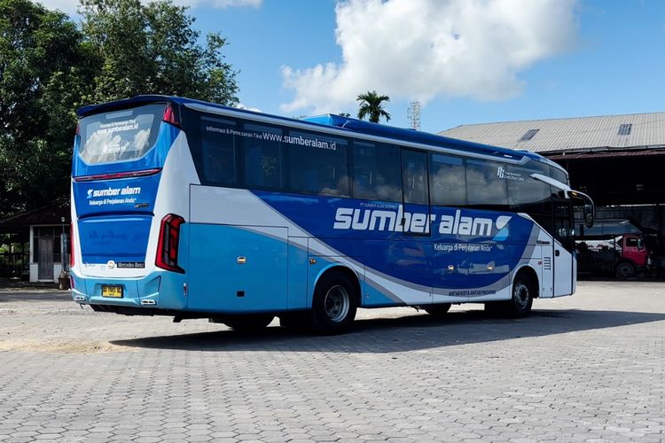 Bus baru PO Sumber Alam buatan Karoseri Laksana