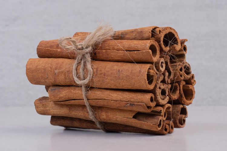 Ilustrasi kayu manis. 