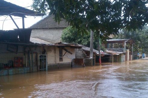 Kali Sunter Meluap, Banjir 1,7 Meter Rendam Cipinang Melayu