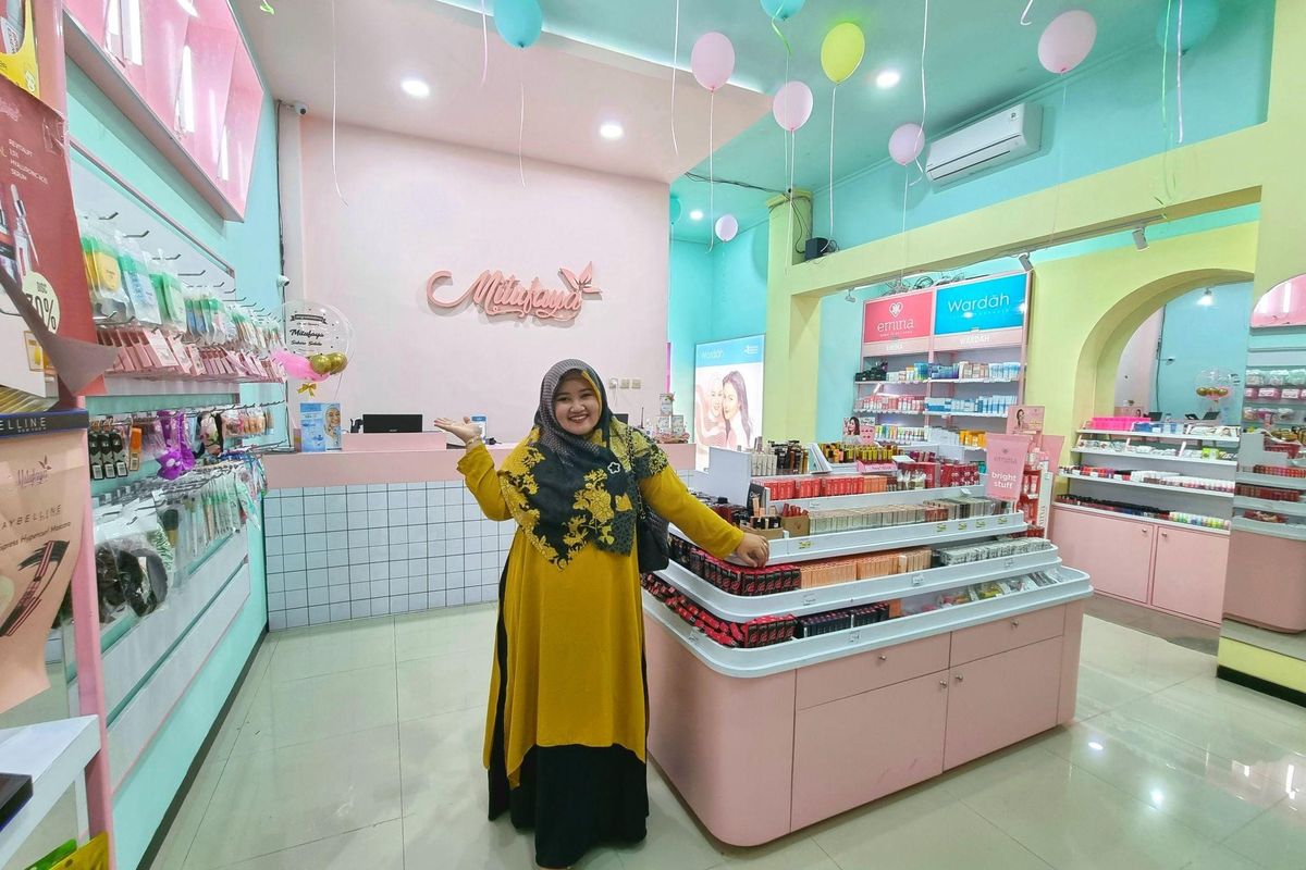 Mila, pemilik usaha make up dan skincare asal Malang, Jawa Timur bernama Mitufaya. 