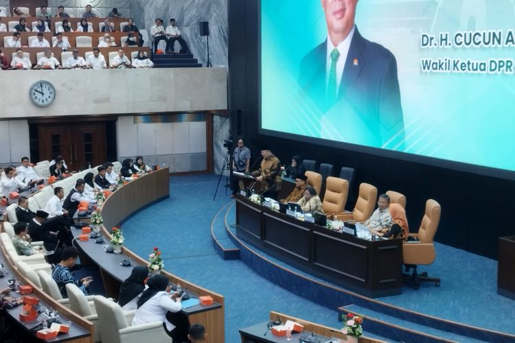 DPR Minta Kemendagri Cegah Pemda Merumahkan Guru PPPK