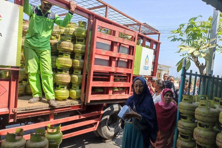 Pertamina menyalurkan kuota LPG 3 kg tambahan sebanyak 58.000 tabung untuk wilayah Kabupaten Kediri, Jawa Timur, mulai Kamis (27/7/2023) hingga Minggu (30/7/2023).