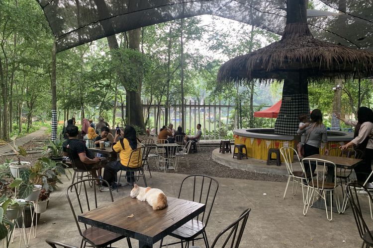 Suasana di Warung Arborea Jatijajar, Depok, Jawa Barat, Jumat (5/9/2025).