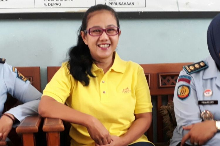 Mantan anggota Komisi V DPR, Damayanti Wisnu Putranti (baju kuning), Senin (21/8/2017)