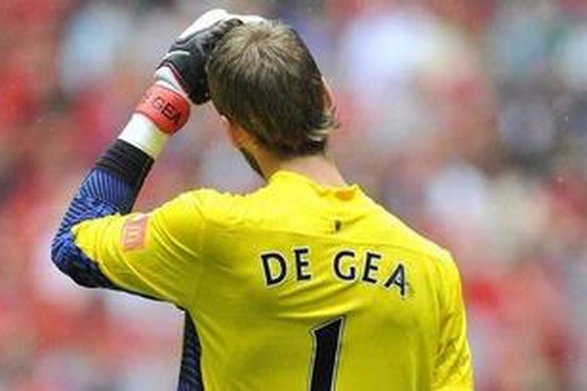 Ekspresi kiper Manchester United, David De Gea, ketika gawangnya dibobol oleh pemain Manchester City dalam laga Community Shiled, Minggu (7/8/2011), yang berakhir dengan skor 3-2 untuk kemenangan MU.