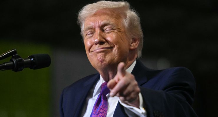 Trump Batalkan Lagi Serangan ke Iran, Klaim Telah Dibujuk Negara Teluk