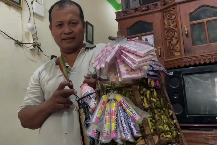 Kisah Pedagang Asongan di Jombang Naik Haji Setelah 29 Tahun Menabung