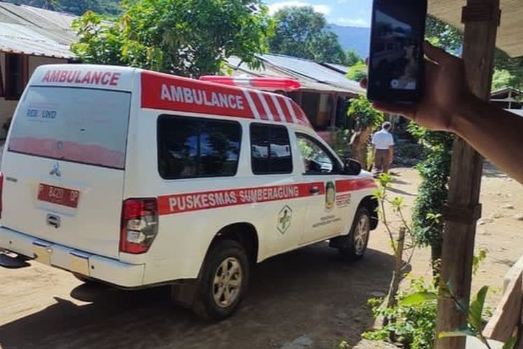 Mobil ambulance yang dinantikan warga Desa Sarongan Banyuwangi 