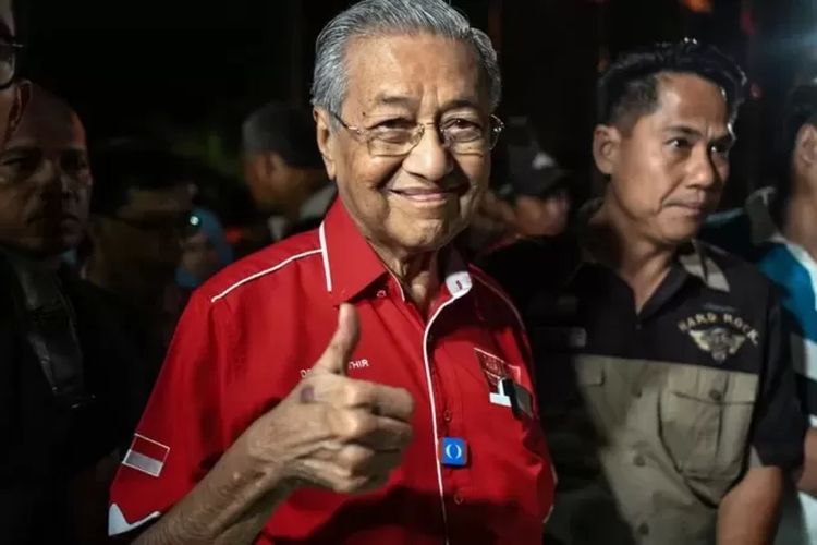 Mahathir adalah mentor Anwar yang berubah menjadi musuh bebuyutan, yang kemudian menjadi sekutu.