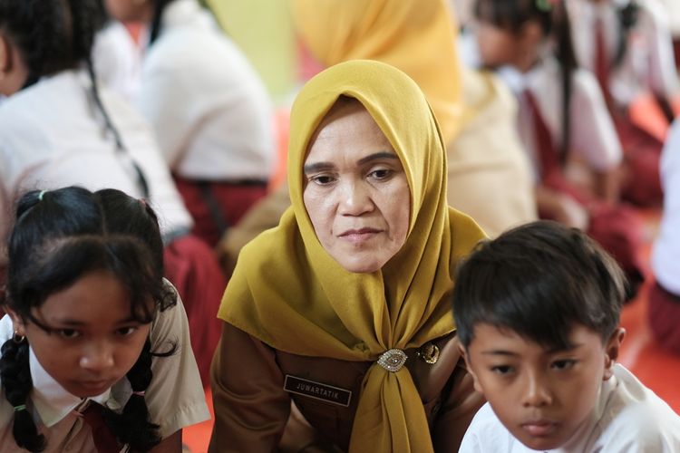26 Tahun Mengajar di Pelosok Pasuruan, Tati Ingin Anak-anak Desa Berani Bermimpi dan Tak Menikah Dini