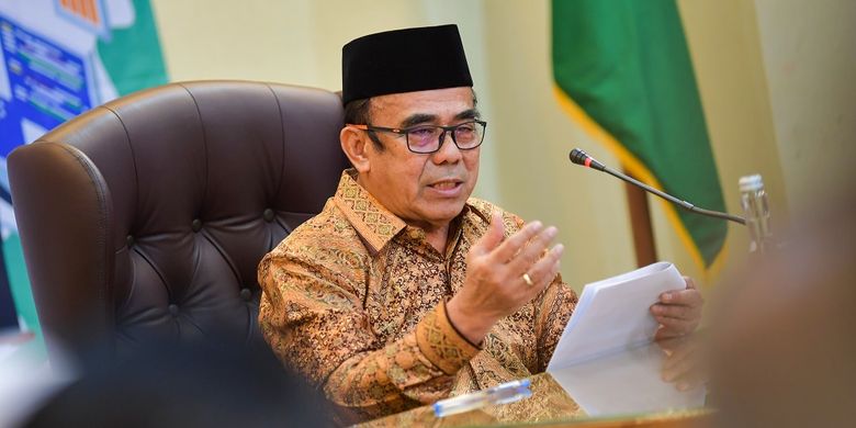 Menteri Agama Fachrul Razi memberi keterangan pers di Kantor Kementerian Agama, Jakarta, Selasa (18/2/2020). Dalam kesempatan tersebut, Fachrul Razi merespons sejumlah isu aktual seputar kehidupan beragama di tanah air. ANTARA FOTO/M Risyal Hidayat/aww.