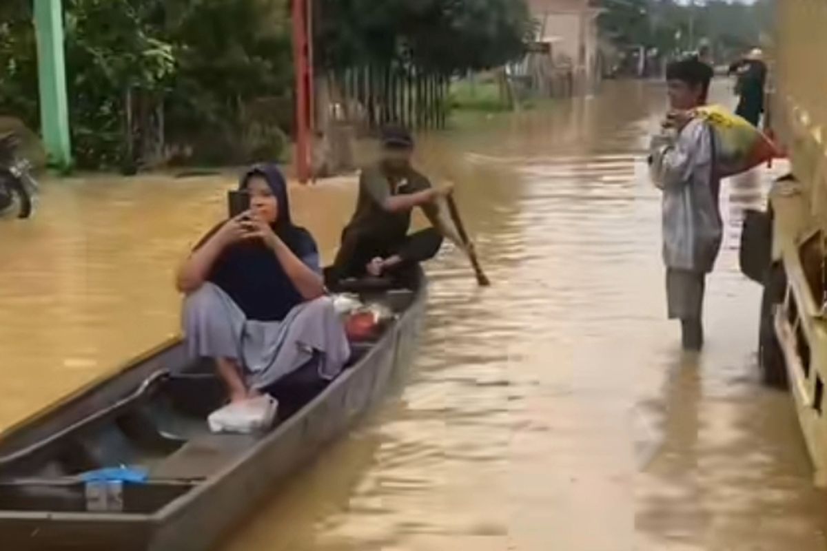 Banjir Rendam 900 Rumah di Desa Kuntu Riau, Warga Bertahan meski Air Setinggi 1,5 Meter