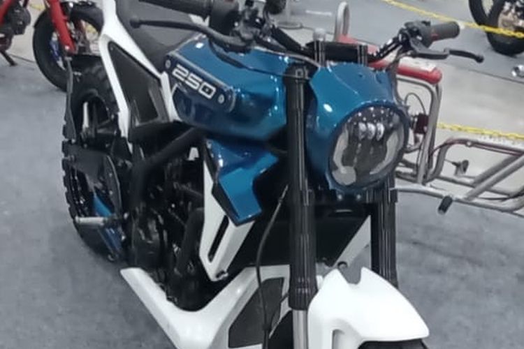 Yamaha R25 Cafe Racer mejeng di Kustomfest 2023