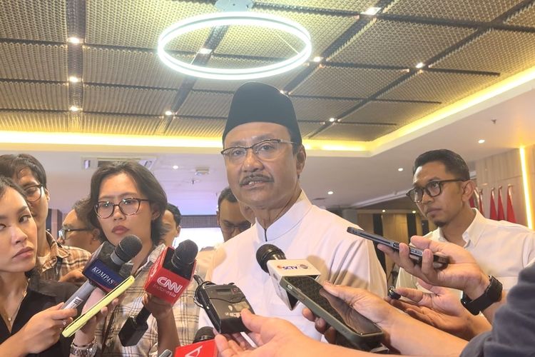 Gus Ipul Sebut Bansos Lansia di Pekalongan Dicabut Bukan karena Perubahan Desil